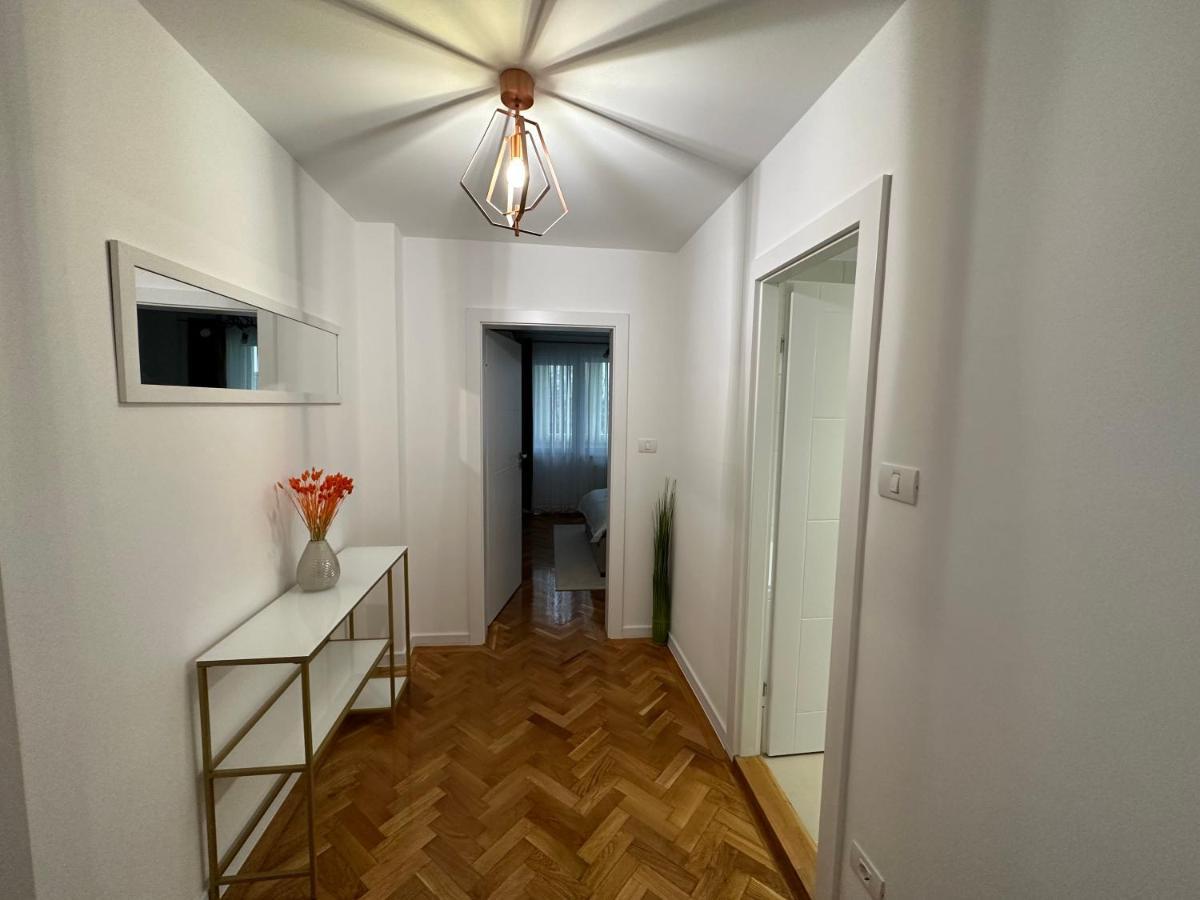 Esi Apartments #Central With Garage Temešvár Exteriér fotografie