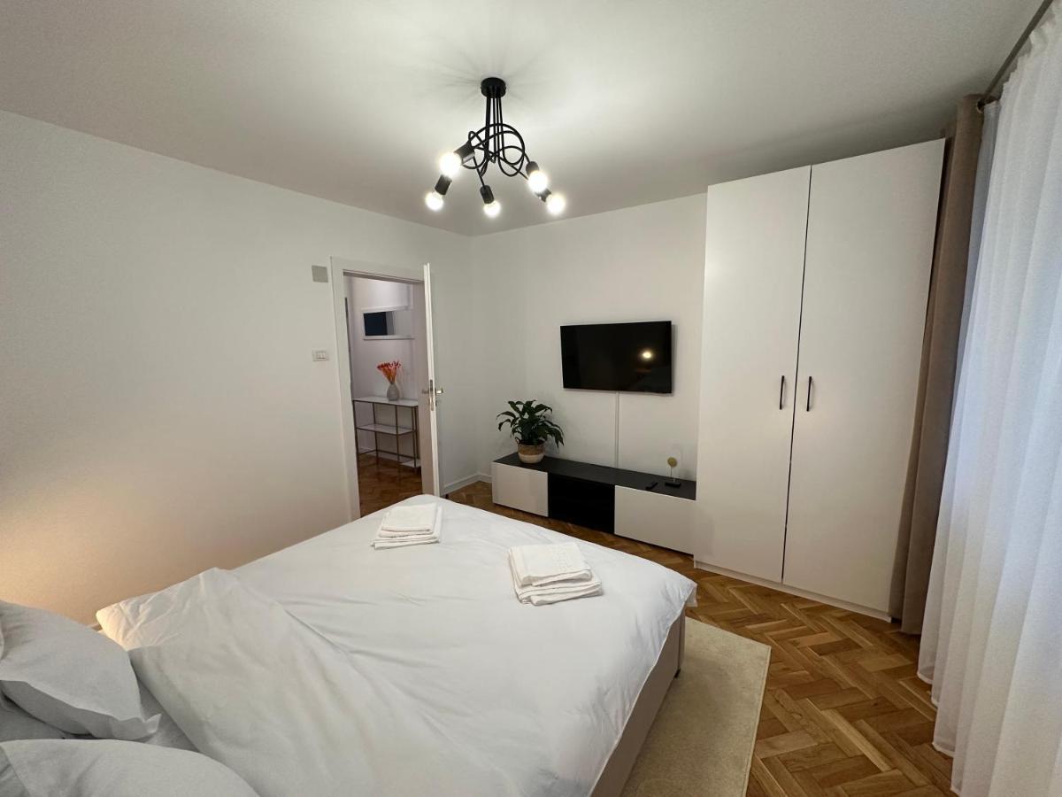 Esi Apartments #Central With Garage Temešvár Exteriér fotografie